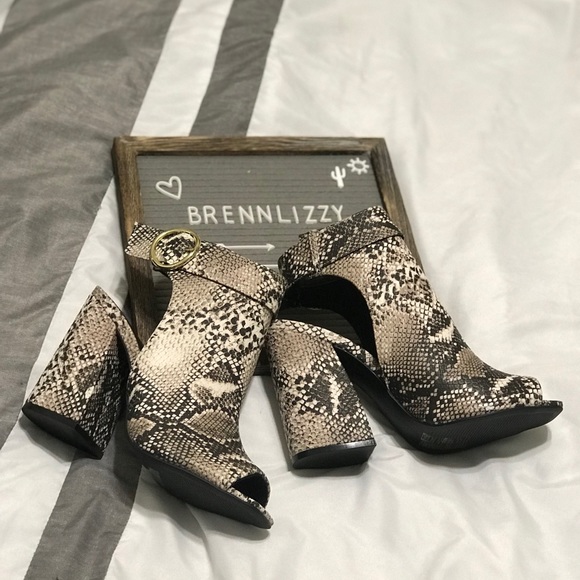 RESTOCKED Snake Print Ankle Booties Cut Out Back - Picture 7 of 8